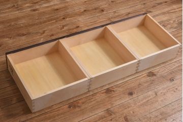 中古　北海道民芸家具　和洋どちらの空間にも馴染むシックなカップボード(食器棚、収納棚)(定価約35万円)