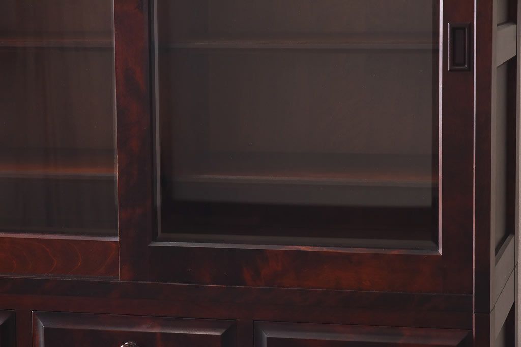 中古　北海道民芸家具　和洋どちらの空間にも馴染むシックなカップボード(食器棚、収納棚)(定価約35万円)