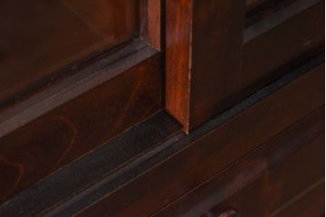 中古　北海道民芸家具　和洋どちらの空間にも馴染むシックなカップボード(食器棚、収納棚)(定価約35万円)