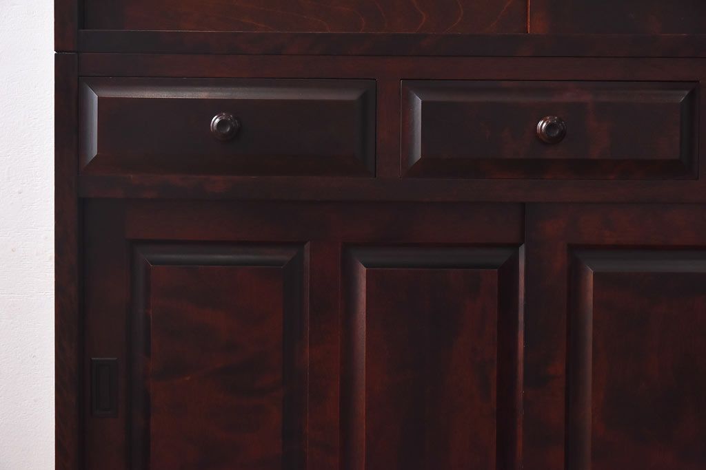 中古　北海道民芸家具　和洋どちらの空間にも馴染むシックなカップボード(食器棚、収納棚)(定価約35万円)