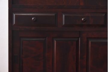 中古　北海道民芸家具　和洋どちらの空間にも馴染むシックなカップボード(食器棚、収納棚)(定価約35万円)