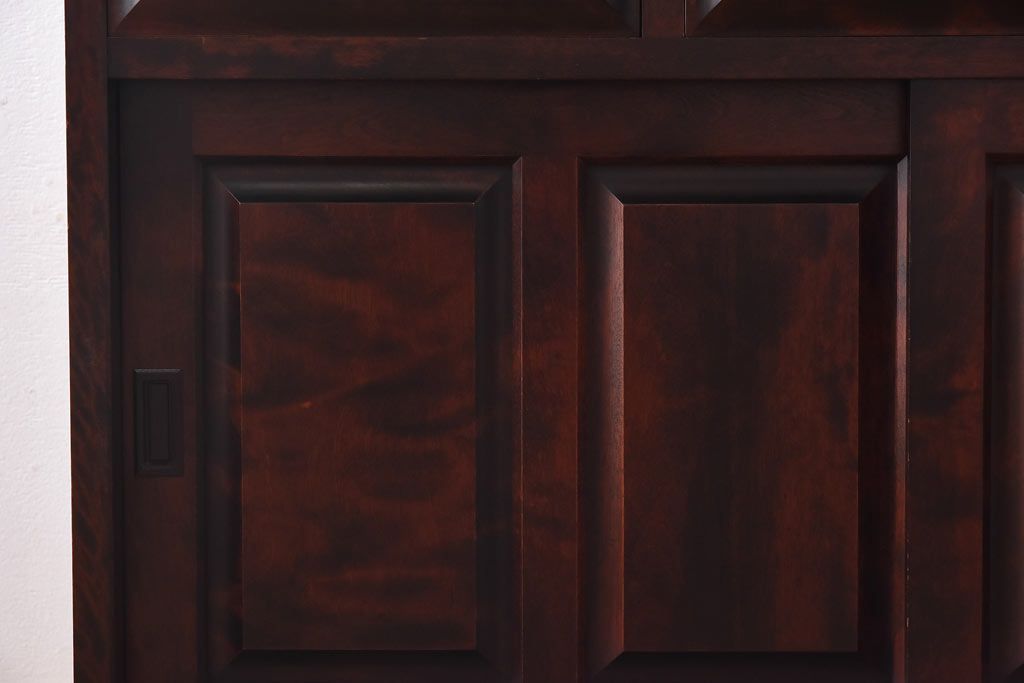 中古　北海道民芸家具　和洋どちらの空間にも馴染むシックなカップボード(食器棚、収納棚)(定価約35万円)