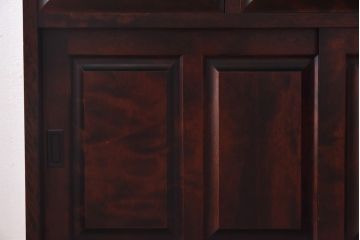 中古　北海道民芸家具　和洋どちらの空間にも馴染むシックなカップボード(食器棚、収納棚)(定価約35万円)
