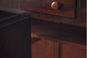 中古　松本民芸家具　レアもの!大きめの取っ手が印象的なF型食器棚(カップボード、飾り棚、収納棚)(定価約100万円)