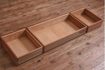 中古　松本民芸家具　レアもの!大きめの取っ手が印象的なF型食器棚(カップボード、飾り棚、収納棚)(定価約100万円)