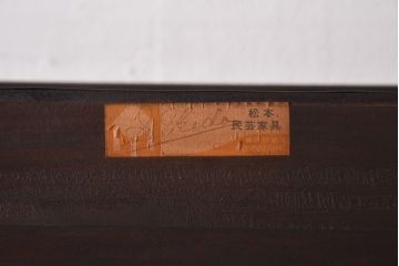 中古　松本民芸家具　レアもの!大きめの取っ手が印象的なF型食器棚(カップボード、飾り棚、収納棚)(定価約100万円)