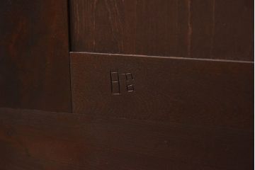 中古　松本民芸家具　レアもの!大きめの取っ手が印象的なF型食器棚(カップボード、飾り棚、収納棚)(定価約100万円)