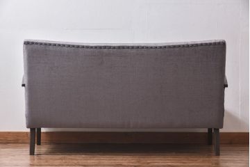 レトロ家具　昭和レトロ　シンプルなデザインとシックな雰囲気のラブソファ(2人掛け、2Pソファ)