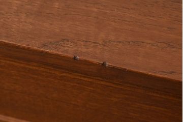 北欧家具　チーク材　デザイン性と機能が備わったサイドボード(ローボード、サイドチェスト)