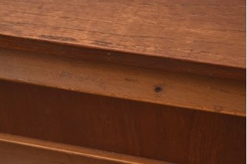 北欧家具　チーク材　デザイン性と機能が備わったサイドボード(ローボード、サイドチェスト)