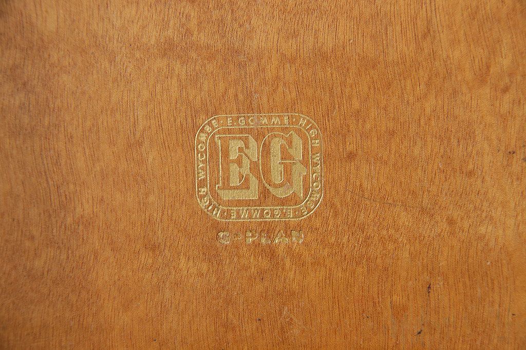 ヴィンテージ家具　北欧ビンテージ　G-PLAN　BBシリーズ　引き手がおしゃれな雰囲気を高めるサイドボード(リビングボード、収納棚)