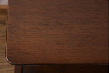 ヴィンテージ家具　北欧ビンテージ　G-PLAN　BBシリーズ　引き手がおしゃれな雰囲気を高めるサイドボード(リビングボード、収納棚)