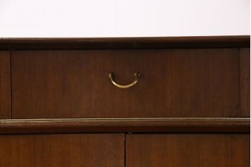 ヴィンテージ家具　北欧ビンテージ　G-PLAN　BBシリーズ　引き手がおしゃれな雰囲気を高めるサイドボード(リビングボード、収納棚)