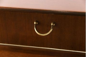ヴィンテージ家具　北欧ビンテージ　G-PLAN　BBシリーズ　引き手がおしゃれな雰囲気を高めるサイドボード(リビングボード、収納棚)