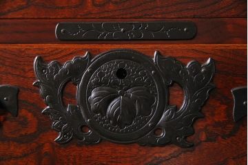 中古 伝統民芸家具 岩谷堂箪笥　高級感ある杢目と金具が魅力的な整理箪笥(衣装箪笥、引き出し)(定価約50万円)(1)
