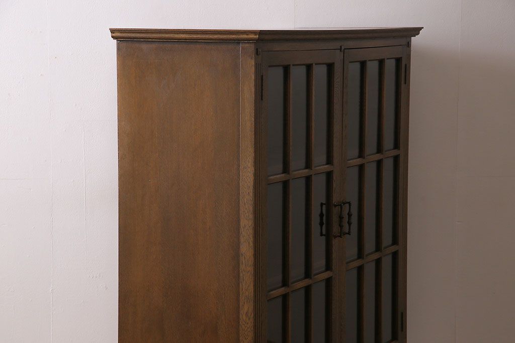 中古　永田良介商店製　面取りガラス扉の脚付きキャビネット(収納棚、本箱、ペデスタルキャビネット)(定価約68万円)(1)