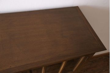 中古　永田良介商店製　面取りガラス扉の脚付きキャビネット(収納棚、本箱、ペデスタルキャビネット)(定価約68万円)(1)