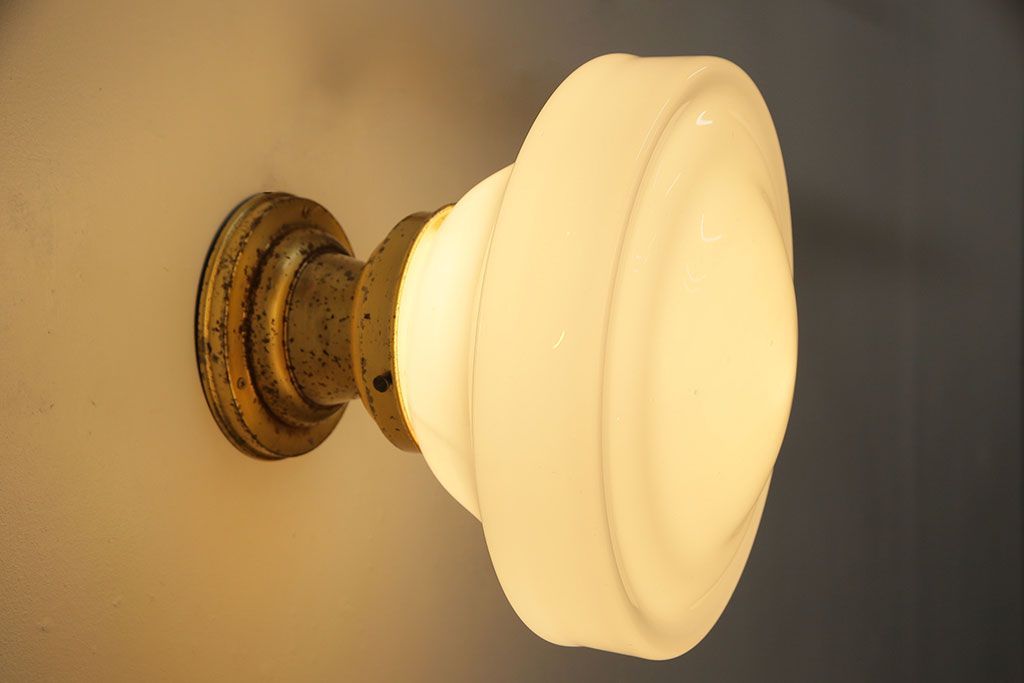 昭和レトロ　古びたブラケットが味わい深いシーリングライト(天井照明・壁掛け照明)