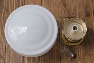 昭和レトロ　古びたブラケットが味わい深いシーリングライト(天井照明・壁掛け照明)