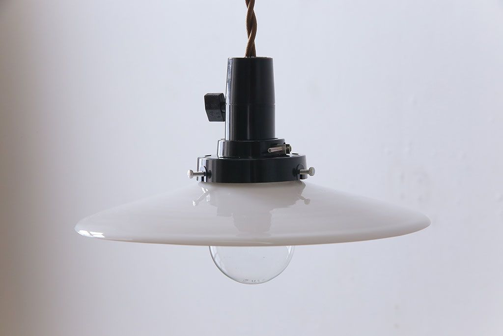 昭和レトロ　懐かしさと温かみを感じるシンプルな平笠シェードのペンダントライト(電笠、吊り下げ照明、天井照明)