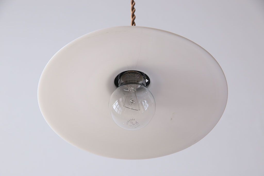 昭和レトロ　懐かしさと温かみを感じるシンプルな平笠シェードのペンダントライト(電笠、吊り下げ照明、天井照明)