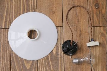 昭和レトロ　懐かしさと温かみを感じるシンプルな平笠シェードのペンダントライト(電笠、吊り下げ照明、天井照明)