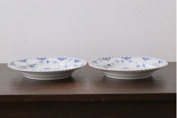 中古　ROYAL COPENHAGEN(ロイヤルコペンハーゲン)　ブルーフルーテッド　フルレース　23cmプレート2枚セット(洋食器)(定価約7万6千円)(1)