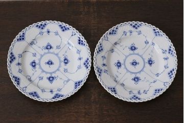 中古　ROYAL COPENHAGEN(ロイヤルコペンハーゲン)　ブルーフルーテッド　フルレース　23cmプレート2枚セット(洋食器)(定価約7万6千円)(1)