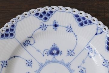 中古　ROYAL COPENHAGEN(ロイヤルコペンハーゲン)　ブルーフルーテッド　フルレース　23cmプレート2枚セット(洋食器)(定価約7万6千円)(1)