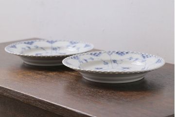 中古　ROYAL COPENHAGEN(ロイヤルコペンハーゲン)　ブルーフルーテッド　フルレース　23cmプレート2枚セット(洋食器)(定価約7万6千円)(1)