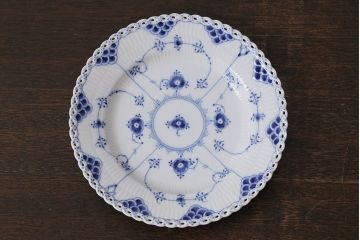 中古　ROYAL COPENHAGEN(ロイヤルコペンハーゲン)　ブルーフルーテッド　フルレース　23cmプレート2枚セット(洋食器)(定価約7万6千円)(1)