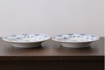 アンティーク雑貨　中古　ROYAL COPENHAGEN(ロイヤルコペンハーゲン)　ブルーフルーテッド　フルレース　23cmプレート2枚セット(ディーププレート、洋食器)(定価約7万6千円)(2)