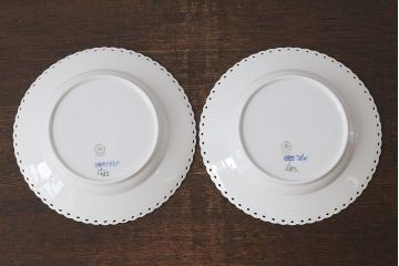 アンティーク雑貨　中古　ROYAL COPENHAGEN(ロイヤルコペンハーゲン)　ブルーフルーテッド　フルレース　23cmプレート2枚セット(ディーププレート、洋食器)(定価約7万6千円)(2)