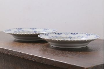 アンティーク雑貨　中古　ROYAL COPENHAGEN(ロイヤルコペンハーゲン)　ブルーフルーテッド　フルレース　23cmプレート2枚セット(ディーププレート、洋食器)(定価約7万6千円)(3)