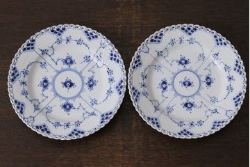 アンティーク雑貨　中古　ROYAL COPENHAGEN(ロイヤルコペンハーゲン)　ブルーフルーテッド　フルレース　23cmプレート2枚セット(ディーププレート、洋食器)(定価約7万6千円)(3)