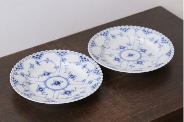 アンティーク雑貨　中古　ROYAL COPENHAGEN(ロイヤルコペンハーゲン)　ブルーフルーテッド　フルレース　23cmプレート2枚セット(ディーププレート、洋食器)(定価約7万6千円)