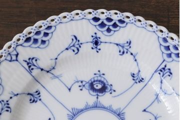 アンティーク雑貨　中古　ROYAL COPENHAGEN(ロイヤルコペンハーゲン)　ブルーフルーテッド　フルレース　23cmプレート2枚セット(ディーププレート、洋食器)(定価約7万6千円)
