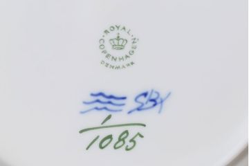 アンティーク雑貨　中古　ROYAL COPENHAGEN(ロイヤルコペンハーゲン)　ブルーフルーテッド　フルレース　23cmプレート2枚セット(ディーププレート、洋食器)(定価約7万6千円)