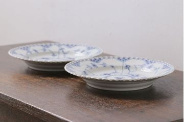 アンティーク雑貨　中古　ROYAL COPENHAGEN(ロイヤルコペンハーゲン)　ブルーフルーテッド　フルレース　23cmプレート2枚セット(ディーププレート、洋食器)(定価約7万6千円)