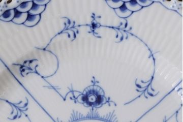 アンティーク雑貨　中古　ROYAL COPENHAGEN(ロイヤルコペンハーゲン)　ブルーフルーテッド　フルレ  ース　23cmディーププレート2枚セット(プレート、洋食器)(定価約7万6千円)