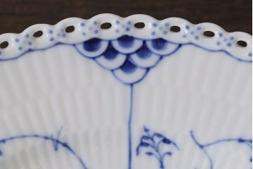 アンティーク雑貨　中古　ROYAL COPENHAGEN(ロイヤルコペンハーゲン)　ブルーフルーテッド　フルレ  ース　23cmディーププレート2枚セット(プレート、洋食器)(定価約7万6千円)