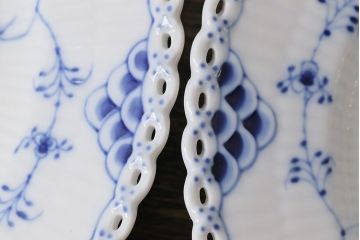 アンティーク雑貨　中古　ROYAL COPENHAGEN(ロイヤルコペンハーゲン)　ブルーフルーテッド　フルレ  ース　23cmディーププレート2枚セット(プレート、洋食器)(定価約7万6千円)