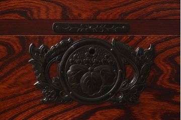 中古　岩谷堂箪笥　鮮明な木目と金具が存在感を放つチェスト(衣装箪笥、和タンス、整理箪笥)