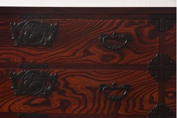 中古　岩谷堂箪笥　鮮明な木目と金具が存在感を放つチェスト(衣装箪笥、和タンス、整理箪笥)