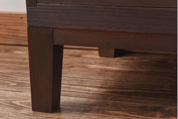 アンティーク家具　昭和中期　当時ものの取っ手が愛らしい脚付箪笥ローチェスト(ローボード、衣装箪笥)