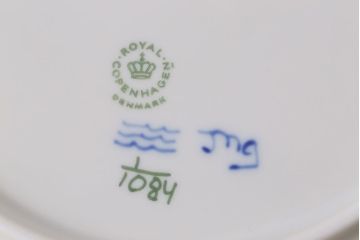中古　ROYAL COPENHAGEN(ロイヤルコペンハーゲン)　ブルーフルーテッドフルレース　25cmプレート2枚セット(洋食器)(定価約8万6千円)(2)