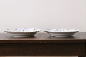 アンティーク雑貨　中古　ROYAL COPENHAGEN(ロイヤルコペンハーゲン)　ブルーフルーテッド　フルレース　25cmディーププレート2枚セット(プレート、洋食器)(定価約8万6千円)(3)