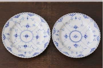 アンティーク雑貨　中古　ROYAL COPENHAGEN(ロイヤルコペンハーゲン)　ブルーフルーテッド　フルレース　25cmディーププレート2枚セット(プレート、洋食器)(定価約8万6千円)(3)