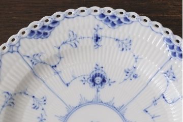 アンティーク雑貨　中古　ROYAL COPENHAGEN(ロイヤルコペンハーゲン)　ブルーフルーテッド　フルレース　25cmディーププレート2枚セット(プレート、洋食器)(定価約8万6千円)(3)