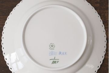 アンティーク雑貨　中古　ROYAL COPENHAGEN(ロイヤルコペンハーゲン)　ブルーフルーテッド　フルレース　25cmディーププレート2枚セット(プレート、洋食器)(定価約8万6千円)(3)